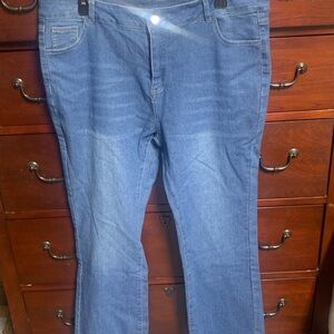 Blue Straight Leg Jeans with Classic Denim Style